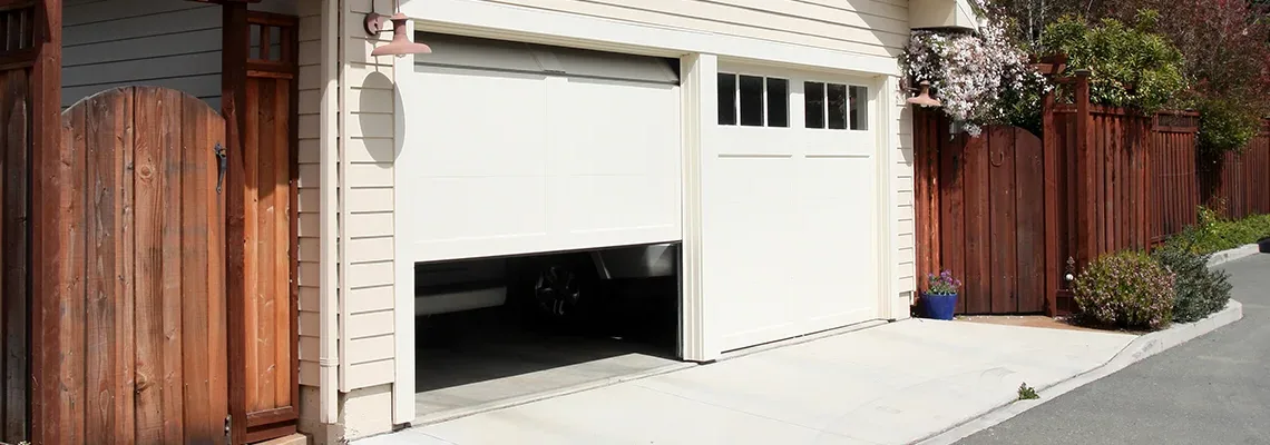 Repair Garage Door Won't Close Light Blinks in Plantation, Florida